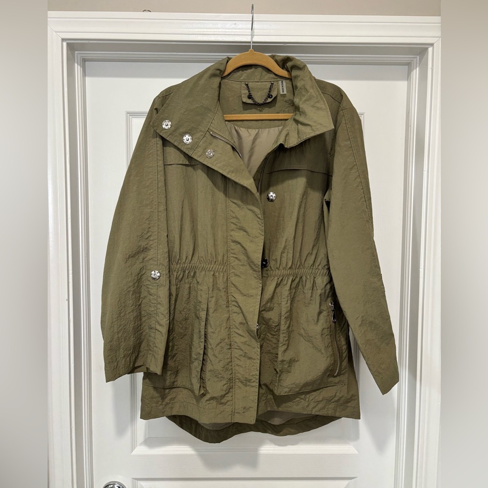 Olive Green Lightweight Women's Anorak Rain Jacket. Size L.